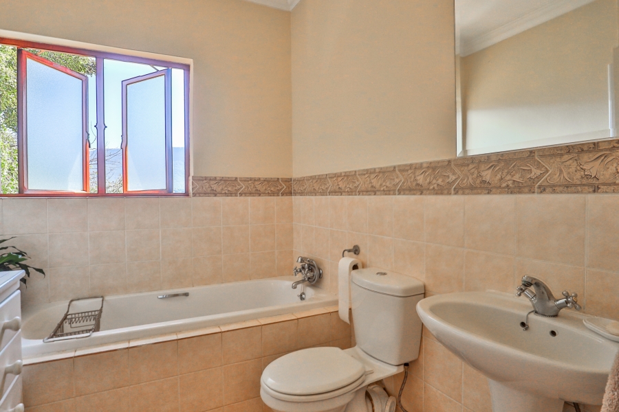 To Let 3 Bedroom Property for Rent in The Coves North West